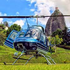Tour en helicóptero sobre la Piedra del Peñol y embalse de Guatapé en Colombia